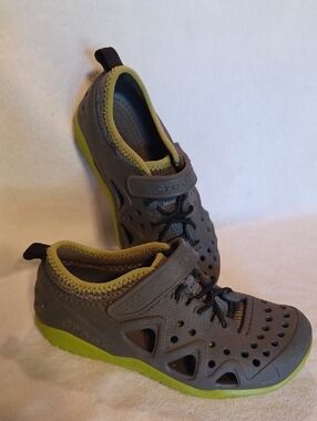 Crocs Kids' Gray and Lime Active Water Shoe Size 13